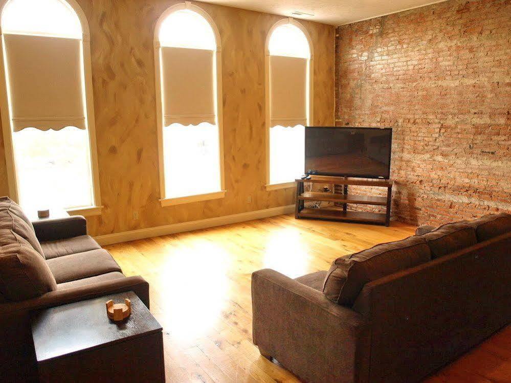 Cornerstone Inn Washington Bagian luar foto